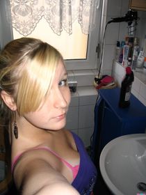 Blonde pornstar Sindi Star